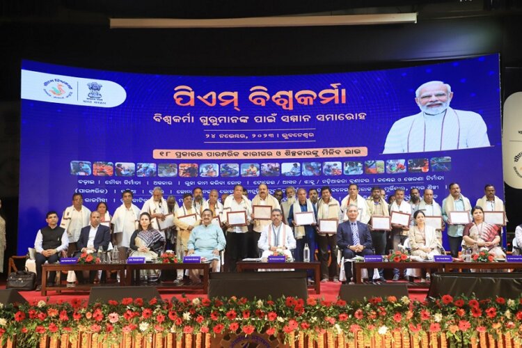 26 Odisha Artisans Felicitated During ‘Sammaan Samaroh Of Vishwakarma Gurus’