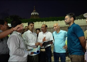 Nabin Odisha And 5T Chairman Pandian Reviews Srimandir Parikrama Project, Orders To Complete Landscaping By Dec 9