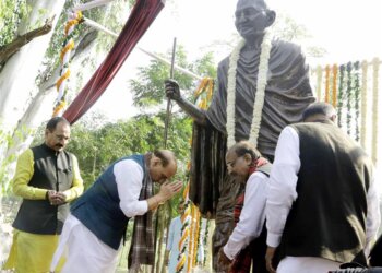 Raksha Mantri Shri Rajnath Singh inaugurates 10-feet tall statue of Mahatma Gandhi at Gandhi Darshan near Rajghat, Delhi