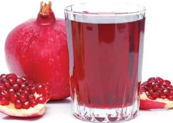 Pomegranate (Anar) Juice: Uses, Benefits, Side Effects and More