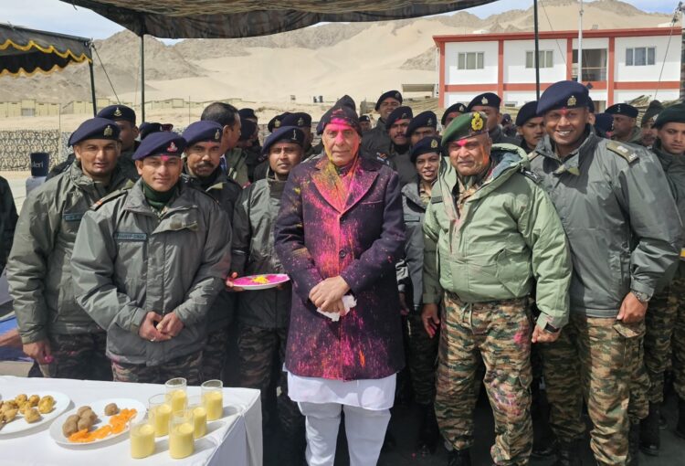 Defence Minister Shri Rajnath Singh celebrates Holi with soldiers in Leh