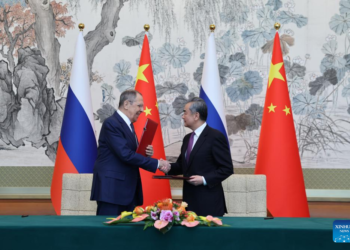 Chinese, Russian Foreign Ministers hold talks