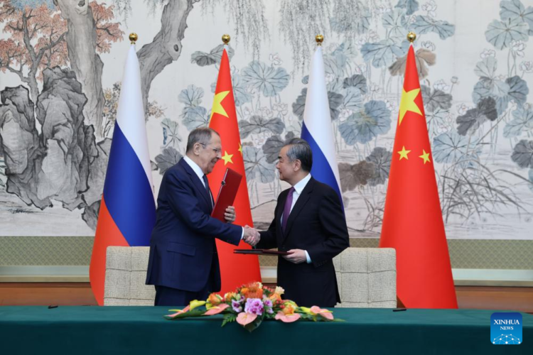 Chinese, Russian Foreign Ministers hold talks