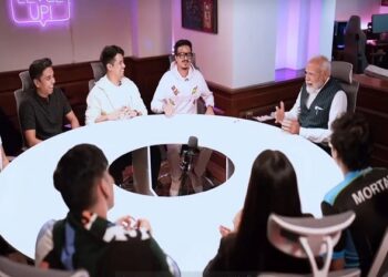 PM Modi Interacts With India’s Top Gamers; Tries Virtual Reality Games