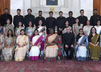 Probationers of Indian Economic Service (2022 and 2023 batches) called on the President of India, Smt Droupadi Murmu