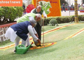 Prime Minister launches 'Ek Ped Maa Ke Naam' Campaign