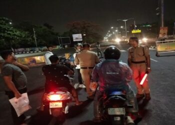 Odisha: Police Will Now Seize Mobile Phone Along With Vehicle If You Use While Driving, 400 Vehicles Seized In 4 Days