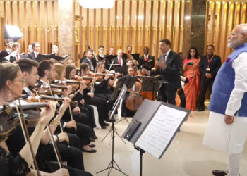 Austrian artists welcome PM Modi in Vienna with a rendition of 'Vande Mataram'