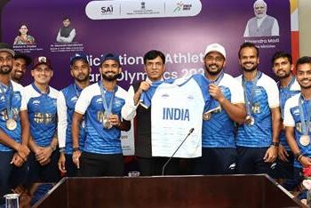 Dr. Mansukh Mandaviya Felicitates Indian Men’s Hockey Team for Exceptional Performance at Paris Olympics; Commends Team's Dedication and Hard Work
