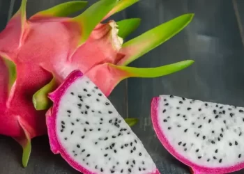Know Reasons To Eat Dragon Fruits During the Monsoon? Know 5 Benefits