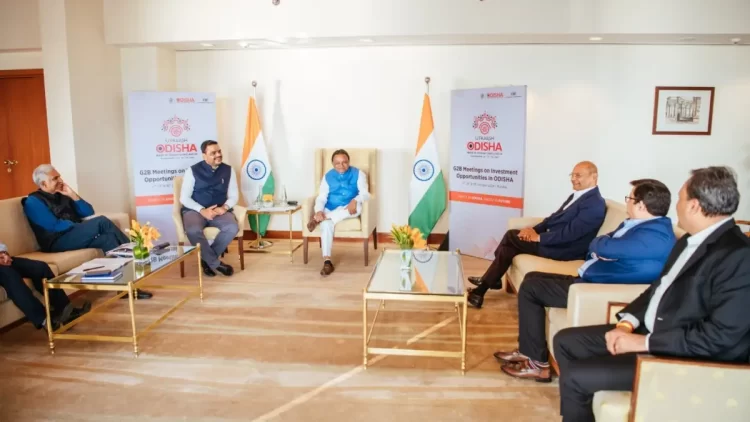 CM Majhi Meets Prominent Industrialists In Mumbai, Invites Them To Utkarsh Odisha Conference