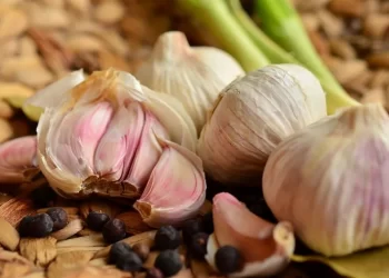High cholesterol control: How many garlic cloves can lower LDL levels? Here's what we know.