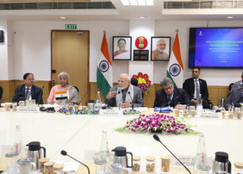 PM Modi meets eminent economists at NITI Aayog