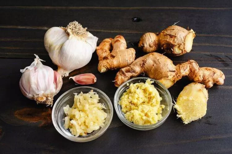 Winter foods to boost your health and keep cold away: garlic, ginger, egg, spinach and more