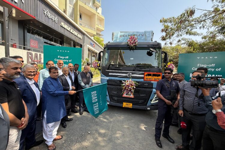 Nitin Gadkari Flags Off India’s 1st ‘Road Train’ For Long-Haul Transportation