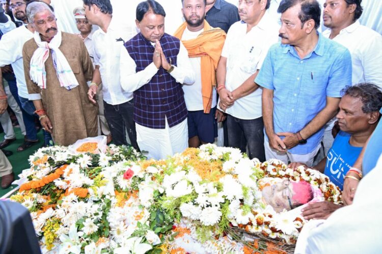 Veteran Actor Uttam Mohanty Cremated With Full State Honours In Bhubaneswar