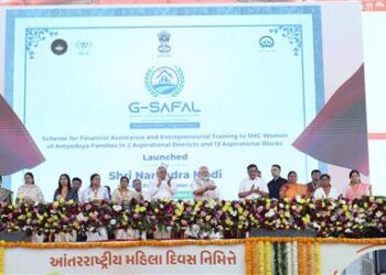 Prime Minister Shri Narendra Modi launches development works in Navsari, Gujarat