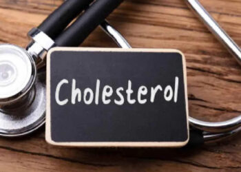 Cholesterol symptoms: 5 signs of high LDL that may appear when you walk
