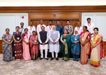 Prime Minister Shri Narendra Modi interacts with MUDRA Yojana beneficiaries