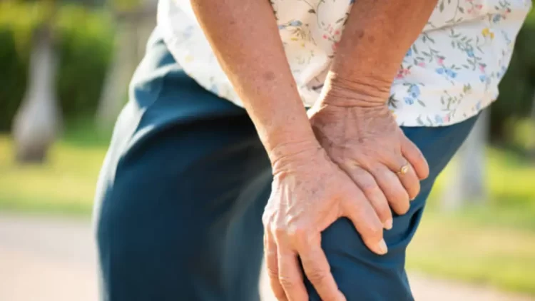 Cholesterol symptoms: 5 signs of high LDL that may appear when you walk