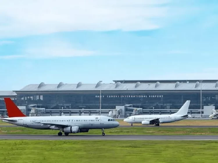 24 Airports Shut, Airlines Issue Travel Advisories Amid Tensions Between India-Pakistan