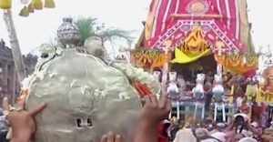 Goddess Mahalaxmi & Lord Jagannath shares a look, 