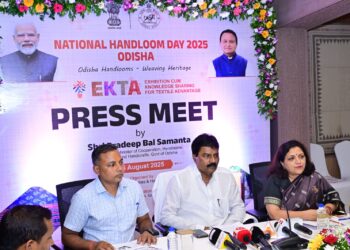 Odisha To Celebrate National Handloom Day With Bollywood Diva Madhuri Dixit As Spl Guest