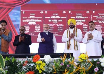 Prime Minister Shri Narendra Modi lays foundation stone, inaugurates multiple development projects worth over Rs 5,200 crore at Kolkata, West Bengal