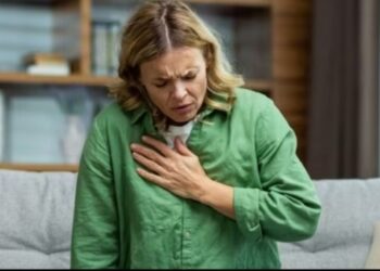 Heart attack symptoms in women vs men: Key differences, according to an expert