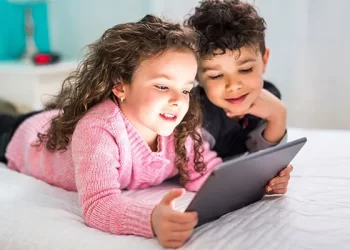 Screen time and kids’ eye health: Smart eye care tips every parent can do