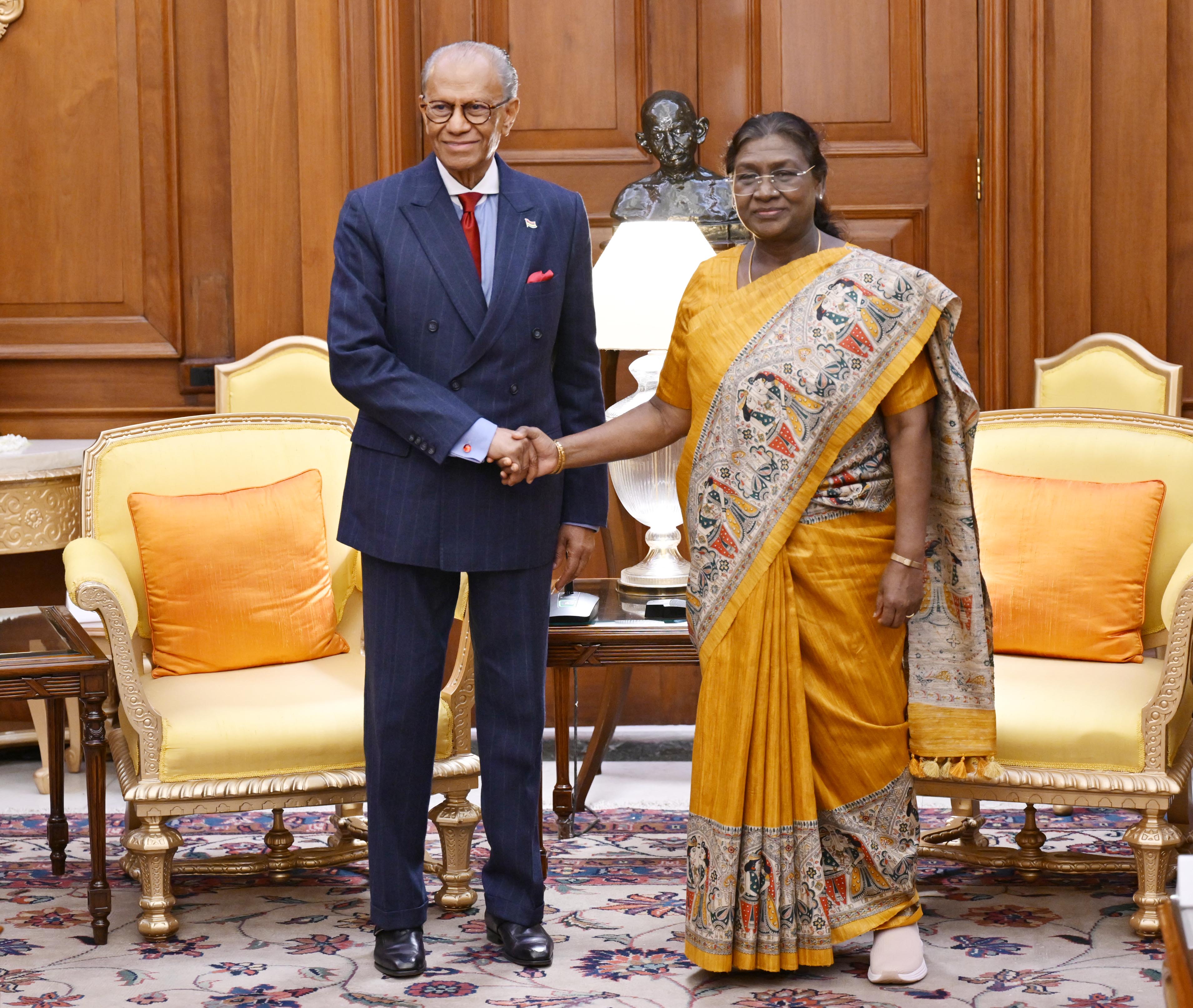 PRIME MINISTER OF MAURITIUS CALLS ON THE PRESIDENT