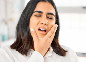 From jaw pain to bad breath: 7 signs you need dental care