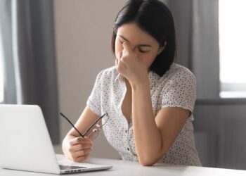 From screen time to sunlight: 5 everyday habits that silently harm your eyes