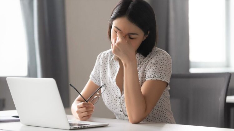 From screen time to sunlight: 5 everyday habits that silently harm your eyes