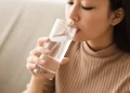 Nutritionist Shares 5 Easy Signs That Can Tell If You're Drinking Enough Water