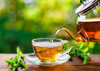 Nutritionist shares 7 drinks to keep you healthy and hydrated this winter