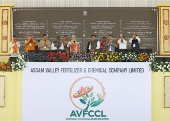 Prime Minister Shri Narendra Modi lays foundation stone of Ammonia-Urea Fertilizer Project of Assam Valley Fertilizer and Chemical Company Limited at Namrup, Assam