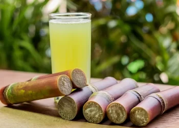 Is sugarcane juice good for health? Know its health benefits and risks