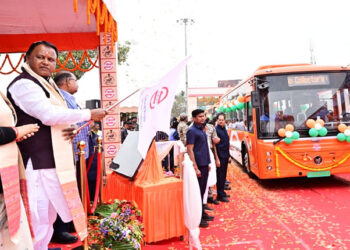 CM Majhi Launches 25 e-Buses In Sambalpur, 25 More To Be Added By Month-End