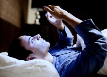 How much screen time is actually bad for your eyes? Ophthalmologist answers