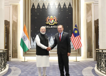 Prime Minister holds official talks with Prime Minister of Malaysia
