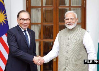 Prime Minister Speaks with Prime Minister of Malaysia