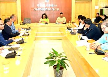 Chief Secy Anu Garg Reviews LPG, Petrol & Diesel Availability, Assures No Shortage