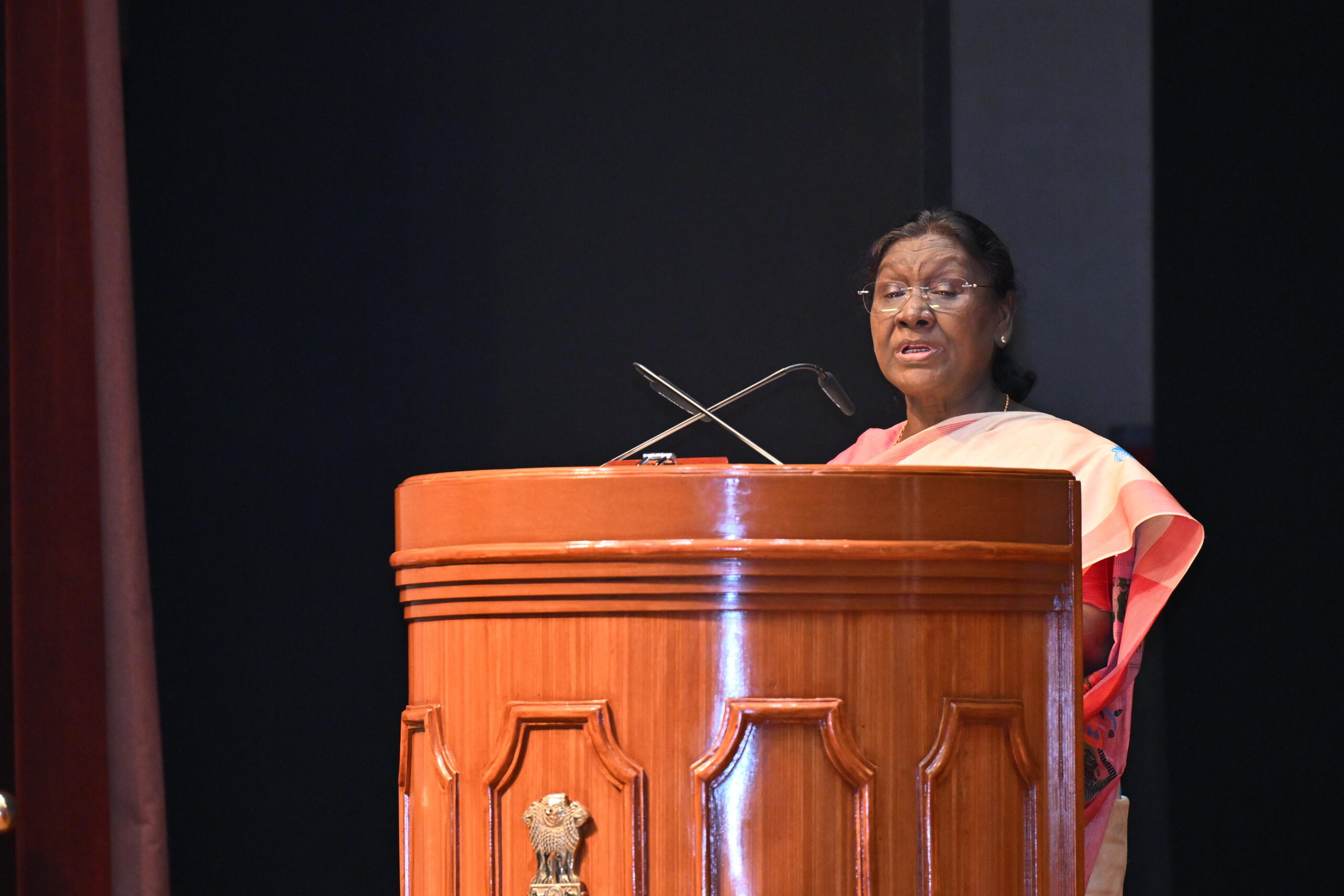 OFFICER TRAINEES OF INDIAN REVENUE SERVICE (IT) CALL ON THE PRESIDENT