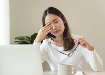 Headaches and eye problems: Signs your pain could be linked to eye strain
