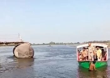 Mathura Boat Accident: Death Toll Rises to 10 As Boat Carrying 30 Devotees Collides With Floating Bridge in Yamuna River, Several Missing