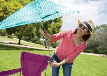 Umbrella vs Sunglasses: What Provides Best Relief During Summer Daytime?