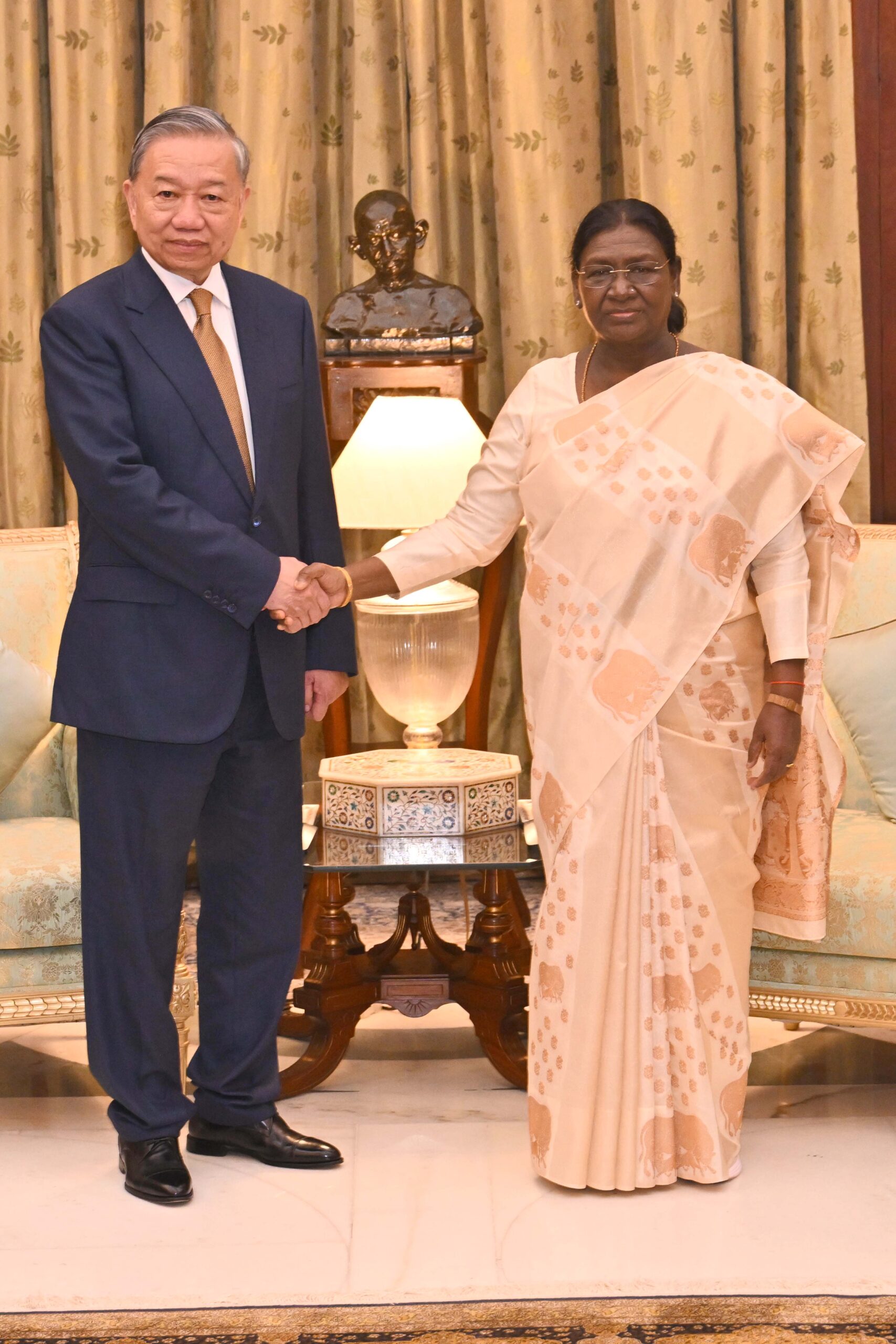 PRESIDENT OF INDIA HOSTS PRESIDENT OF VIETNAM