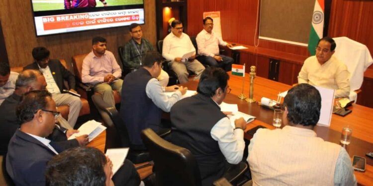 Minister Holds Meeting With IOCL; Odisha To See Normal Fuel Supply By Monday