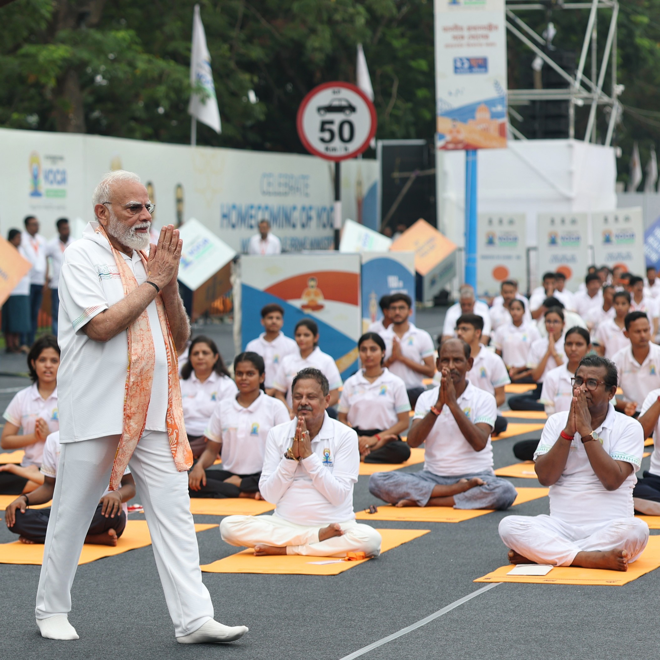 PRESIDENT OF INDIA PARTICIPATES IN A MASS YOGA DEMONSTRATION ON THE INTERNATIONAL YOGA DAY AT JABALPUR, MADHYA PRADESH